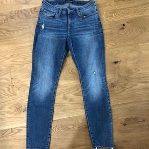 NWT Lucky Brand dark blue jeans